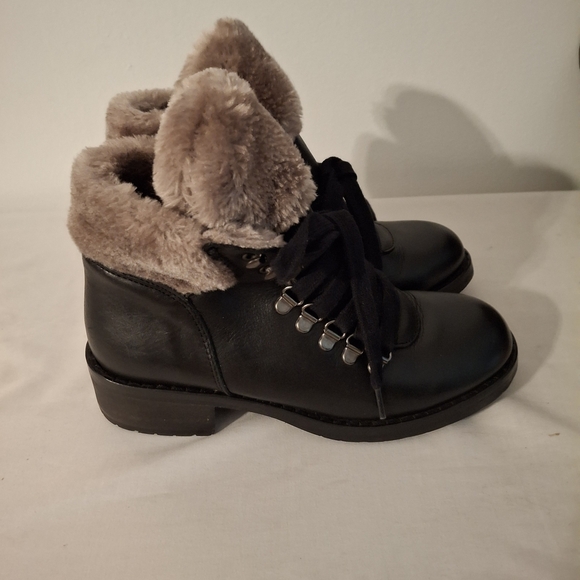 Steven By Steve Madden Women's Black and Brown Combat Boots with Fur Lining - Picture 1 of 7
